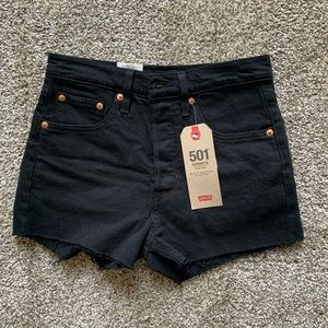 501 Levi black shorts